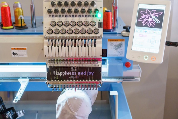 Maszyna do haftu w akcji